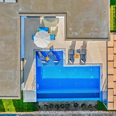 Bezirgan 2 Bedroom Secluded With Private Pool Hot Tub Villa