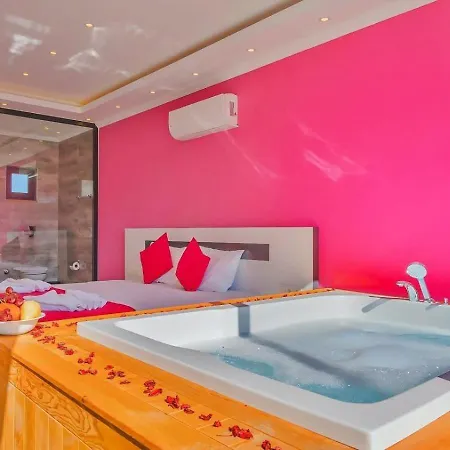 Bezirgan 2 Bedroom Secluded With Private Pool Hot Tub Vila *