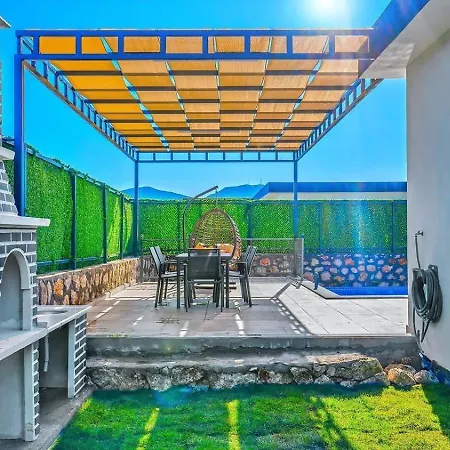 Bezirgan 2 Bedroom Secluded With Private Pool Hot Tub *