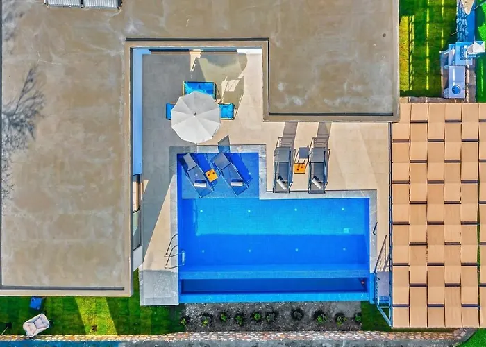 Bezirgan 2 Bedroom Secluded With Private Pool Hot Tub 빌라