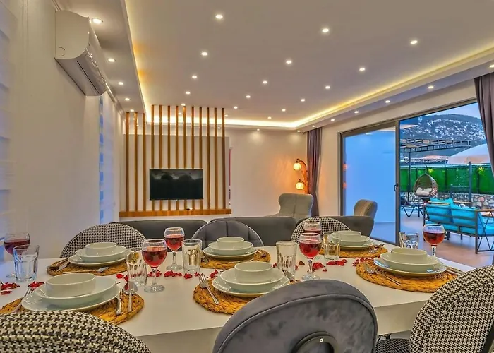 Bezirgan 2 Bedroom Secluded With Private Pool Hot Tub 빌라 칼칸