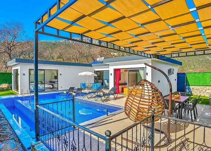 Bezirgan 2 Bedroom Secluded With Private Pool Hot Tub 빌라 칼칸