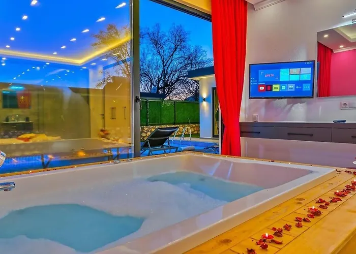 Bezirgan 2 Bedroom Secluded With Private Pool Hot Tub 빌라 칼칸