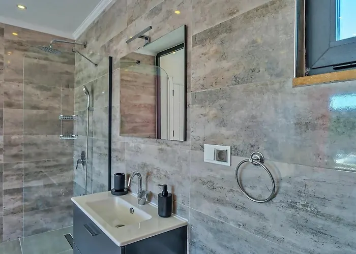 Bezirgan 2 Bedroom Secluded With Private Pool Hot Tub 빌라